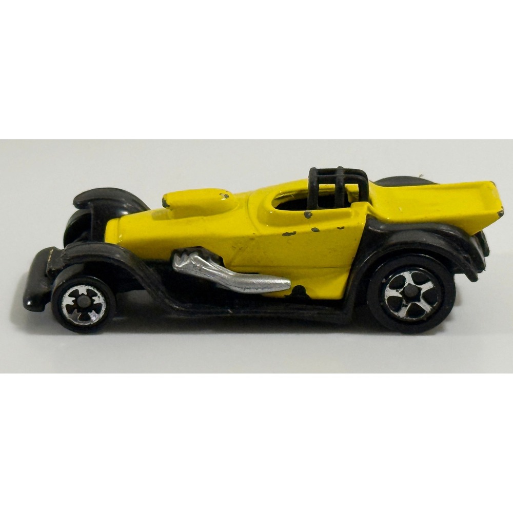 Hot‎ Wheels Modified Racer Toy Car 1/64 Yellow Black 2002 Mattel Vintage Style